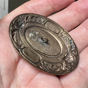 Ashlee button of a rabbit.