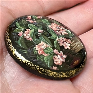 Russian lacquer button of “Trailing Arbutus. 