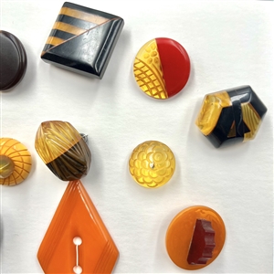 Card of twenty vintage Bakelite buttons.