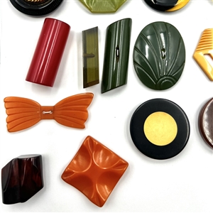 Card of thirty three large vintage Bakelite buttons (one is a buckle and one is trim.)