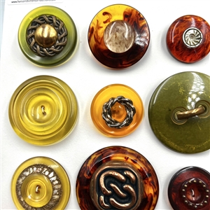 Card of twenty large vintage Bakelite buttons.