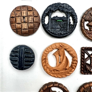 Card of 9 Burwood buttons.