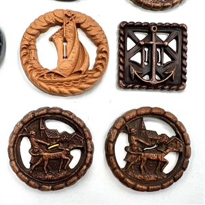 Card of 9 Burwood buttons.