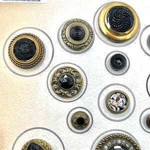 Card of 25 black glass in metal buttons.