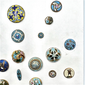 Card of 35 enamel buttons.