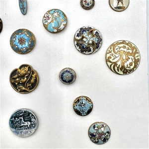 Card of 35 enamel buttons.