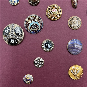 Card of 36 enamel buttons. 