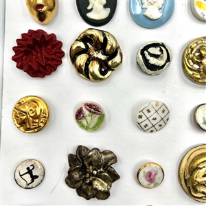 Card of 35 ceramic and other buttons.