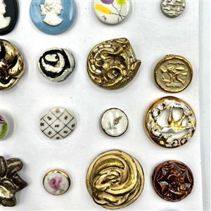 Card of 35 ceramic and other buttons.