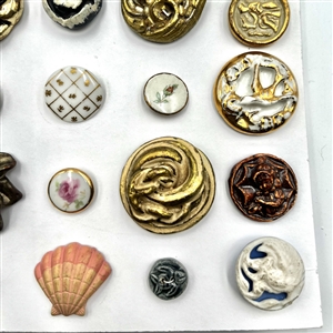 Card of 35 ceramic and other buttons.