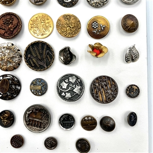 Card of 46 plant life buttons.